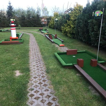 Domki Kapitanskie Z Prywatnym Polem Do Gry W Mini Golf Rewal Bagian luar foto
