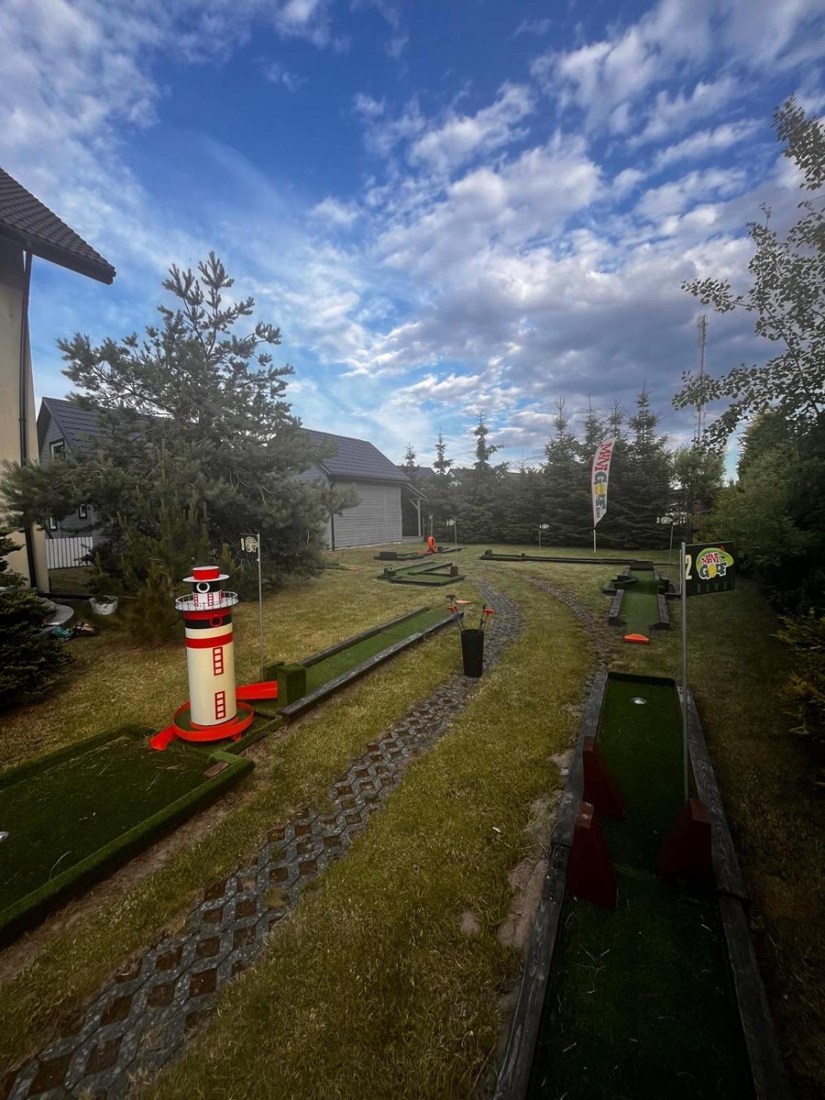 Domki Kapitanskie Z Prywatnym Polem Do Gry W Mini Golf Rewal Bagian luar foto