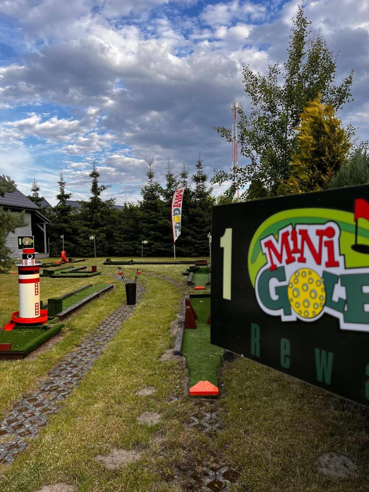 Domki Kapitanskie Z Prywatnym Polem Do Gry W Mini Golf Rewal Bagian luar foto