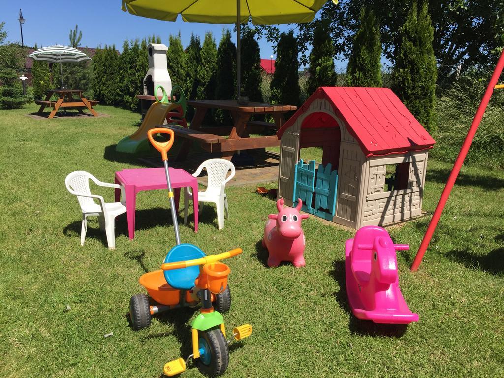 Domki Kapitanskie Z Prywatnym Polem Do Gry W Mini Golf Rewal Bagian luar foto